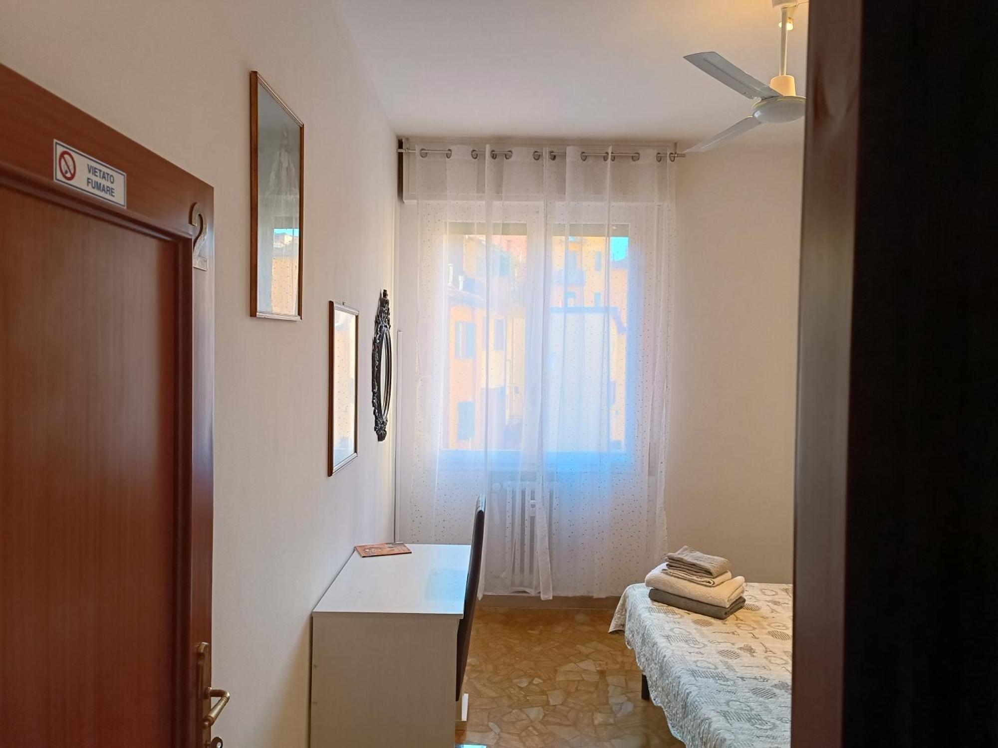 Affittacamere Pratello 97 Bolonya Oda fotoğraf