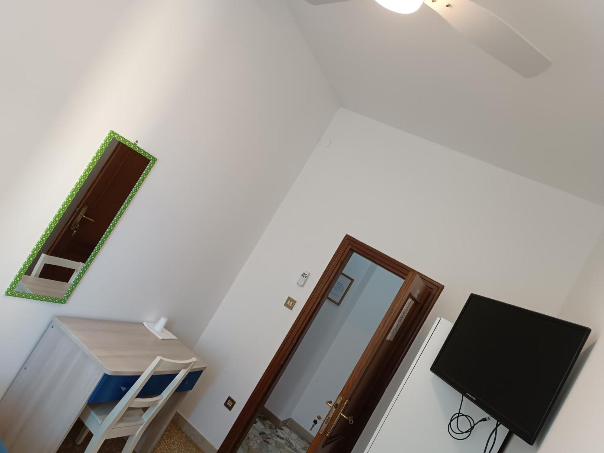Affittacamere Pratello 97 Bolonya Oda fotoğraf